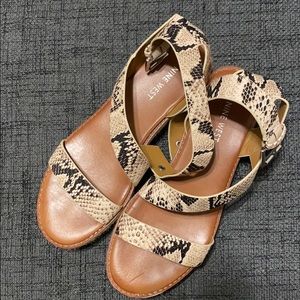 Nine West Snakeskin Print Ankle Wrap Sandals Sz 8
